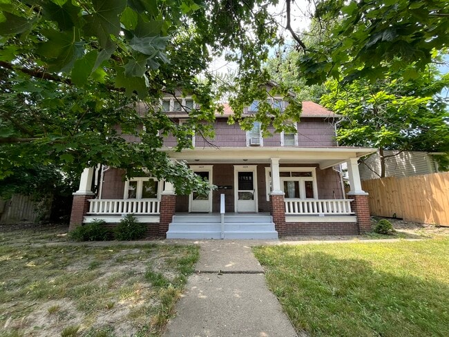 Building Photo - 1427 S Linden Ave