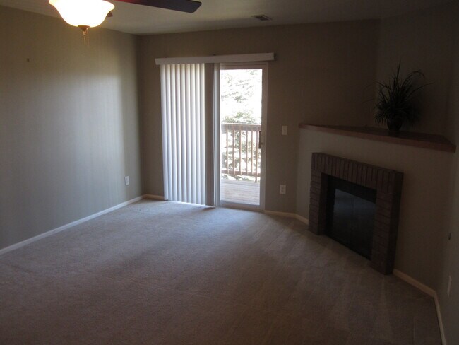 Building Photo - Beautiful 2 Bedroom, 1 Bathroom Condo by Horsetooth Reservoir in Fort Collins, CO