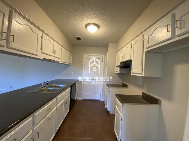 Foto del edificio - 6024 Chadwell Rd