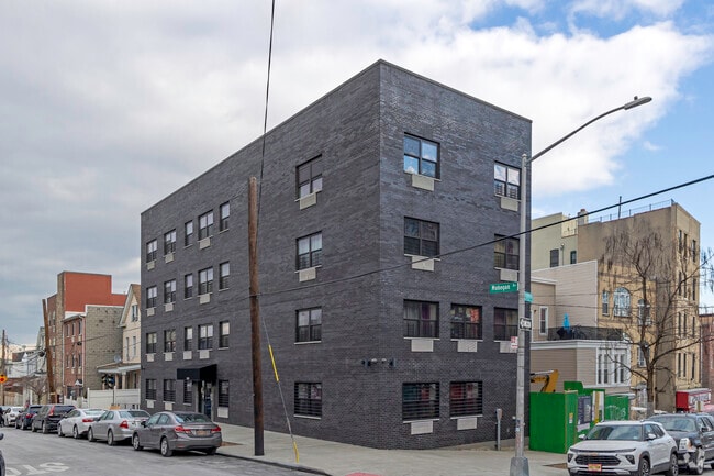 Building Photo - 1808 Mohegan Ave