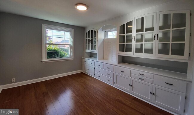 Building Photo - 37 Schuyler Rd