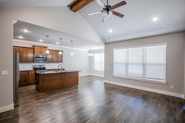 Building Photo - ***213 Alder Street***