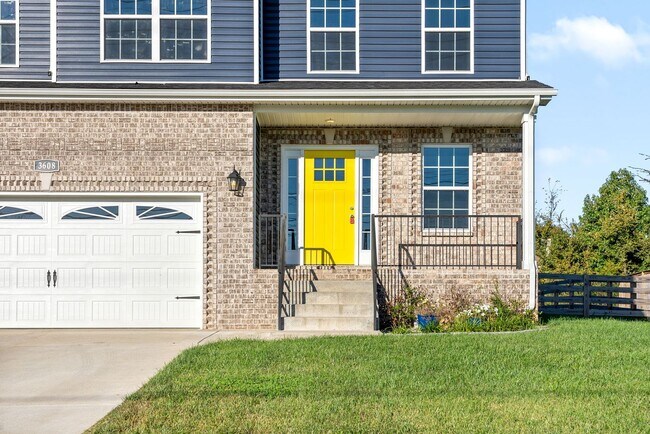 Building Photo - JUST REDUCED! Large, Stunning home ready t...