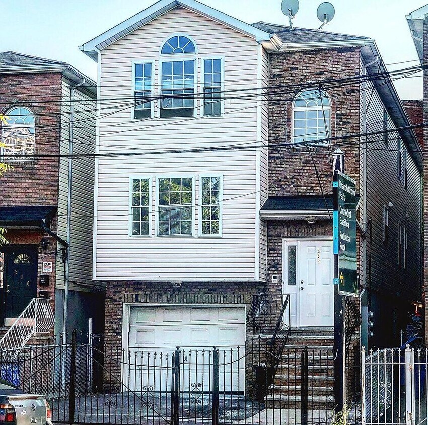 Primary Photo - 312 Orange St