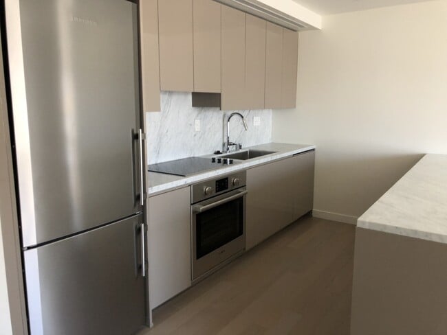 Building Photo - Very Unique Spacious Two Bedroom - Two bat...