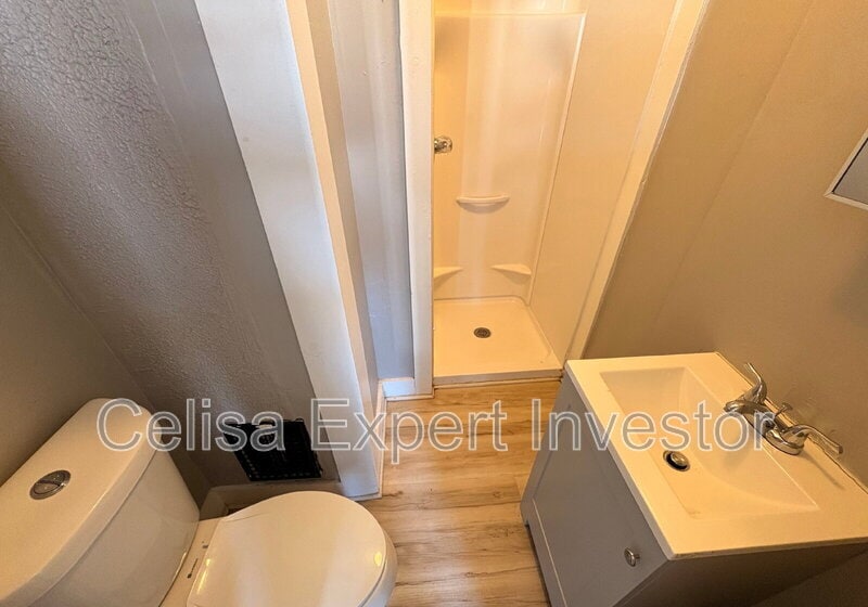 Building Photo - 1013 Stophlet St