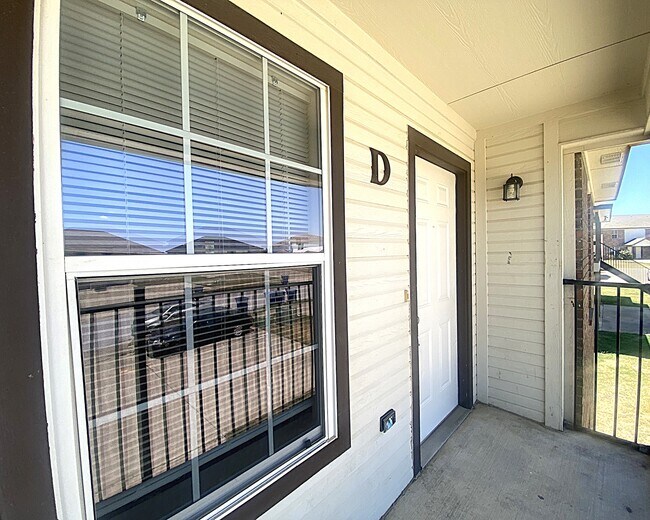 Building Photo - 4203 Primrose Dr