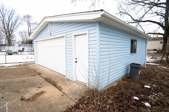 Building Photo - 1050 Wycomb Dr
