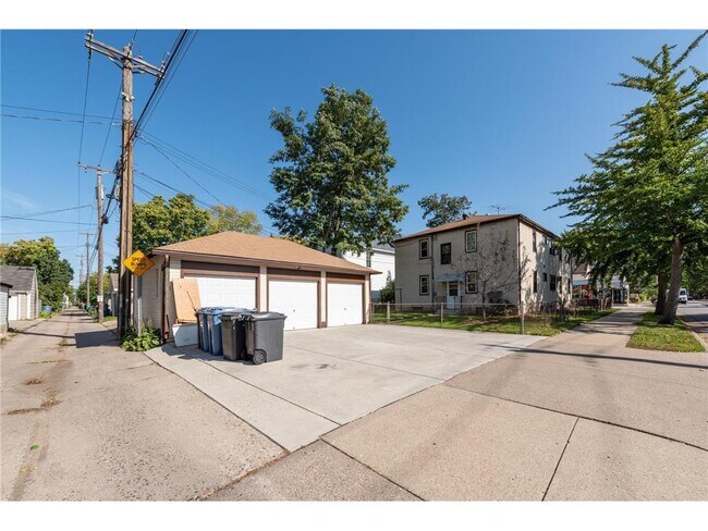 Building Photo - 3252 Grand Ave S