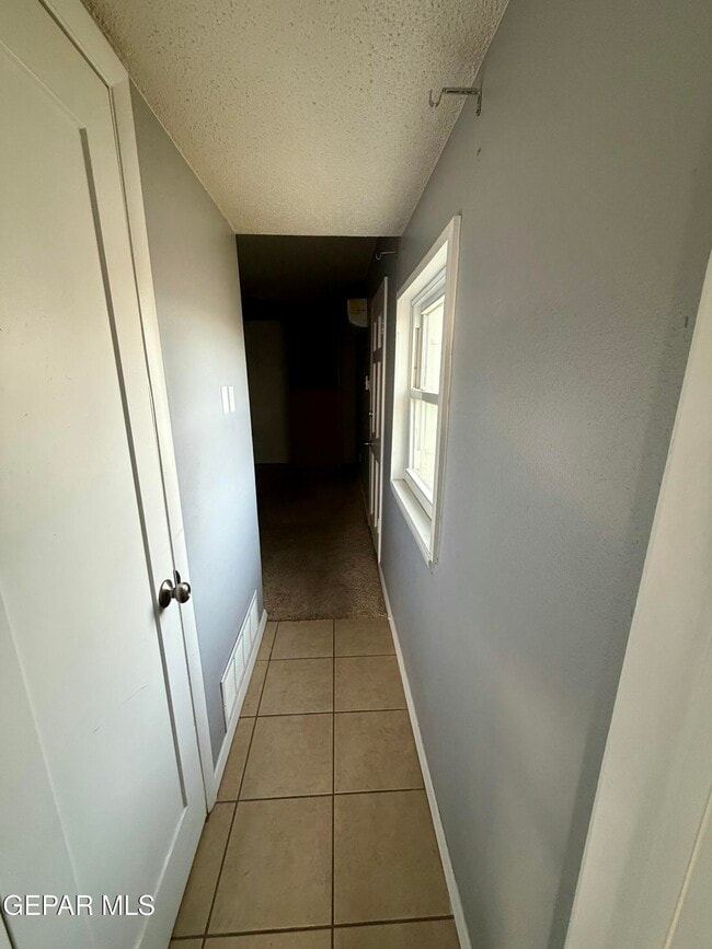 Building Photo - 3820 Savannah Ave