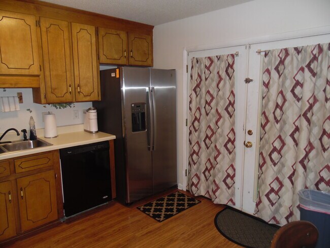 Refrigerador lleno - 153 Lakeview Dr