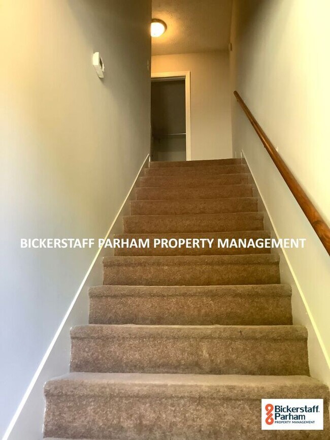 Building Photo - St. Elmo's Place Apartments!! 2 Beds and 1...