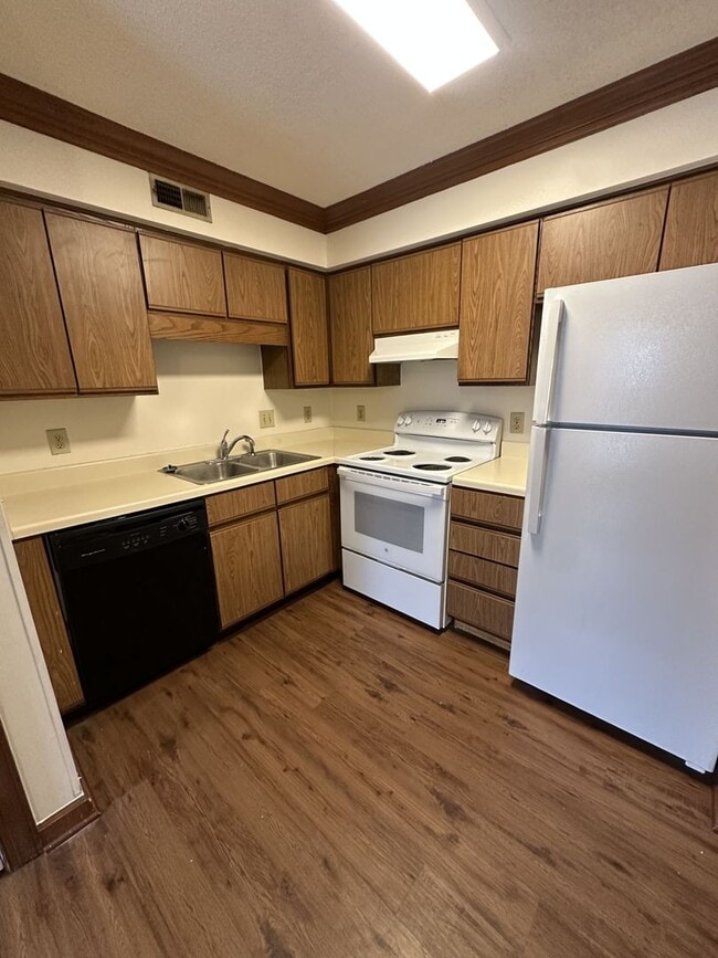 Building Photo - 1 Bedroom 1 Bathroom Condo!