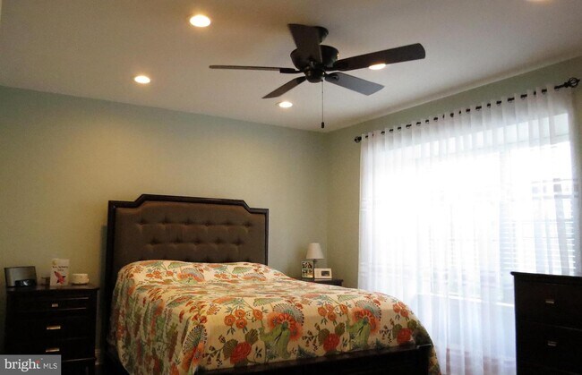 Foto del edificio - 61 Pear Tree Ln