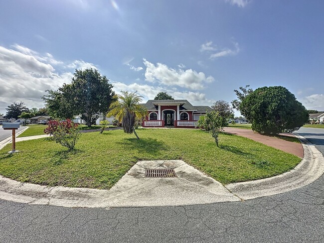 Building Photo - Charming 3-Bedroom Home in Buenaventura La...