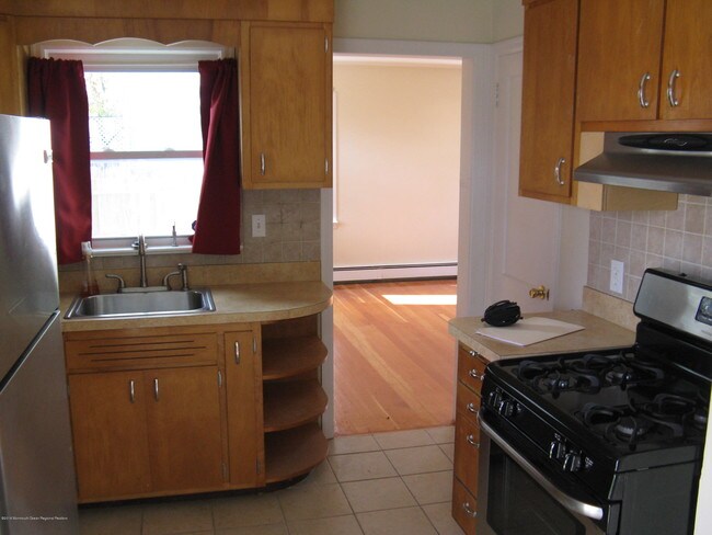 Building Photo - 737 Acorn Dr