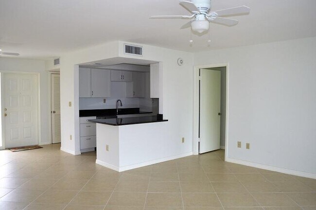 Foto del edificio - 2283 NW 22nd Ave