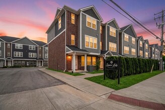 Building Photo - 2925 Square Lake Ct