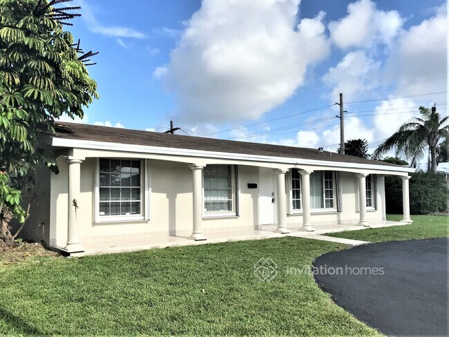 Building Photo - 2220 N 38th Ave
