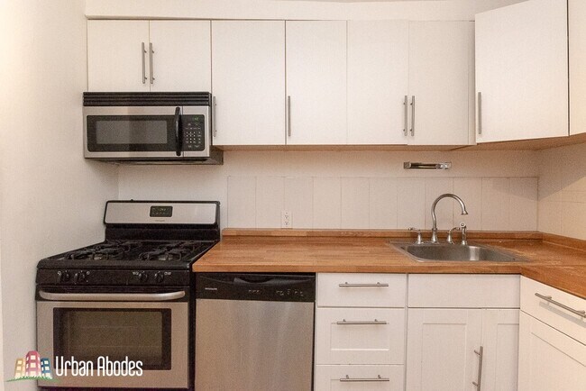Building Photo - 3511 W Dickens Ave