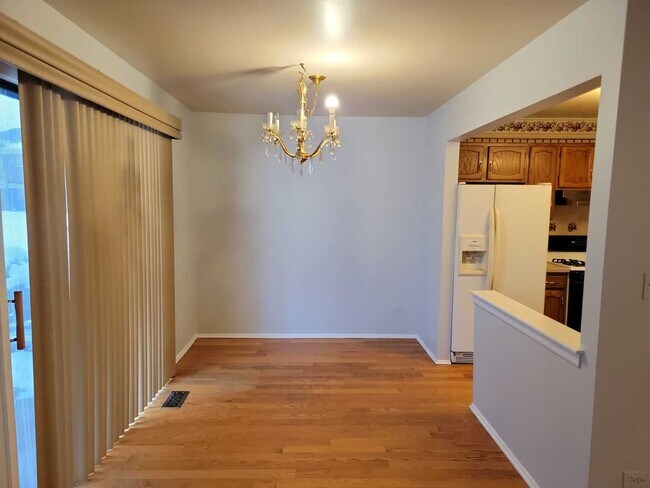 Foto del edificio - 877 Cross Creek Dr W