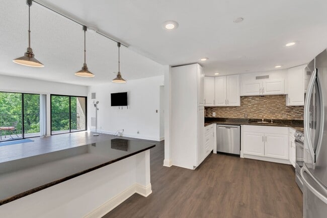 Building Photo - 6666 Brookmont Terrace