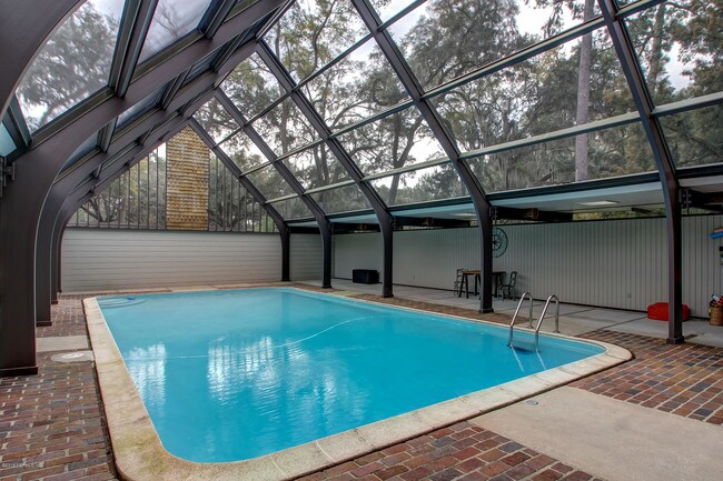 Foto del edificio - 4214 Ortega Forest Dr