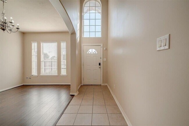 Foto del edificio - 6302 Wellness Landing Ln