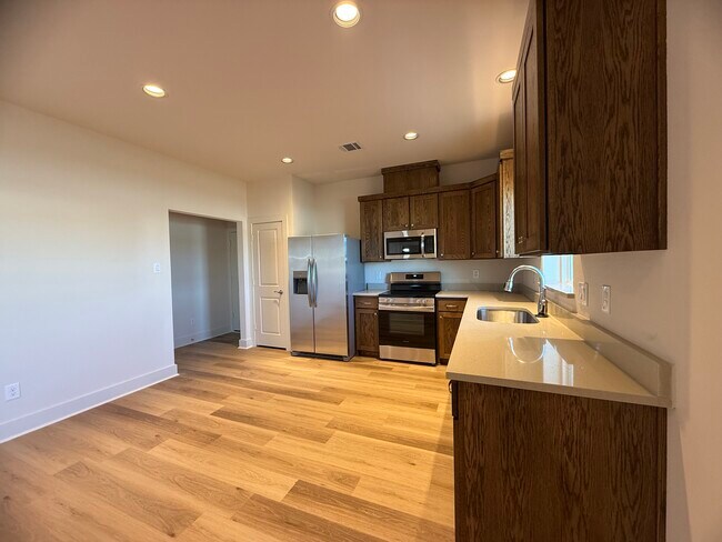 Foto del edificio - 207 Railroad Ave