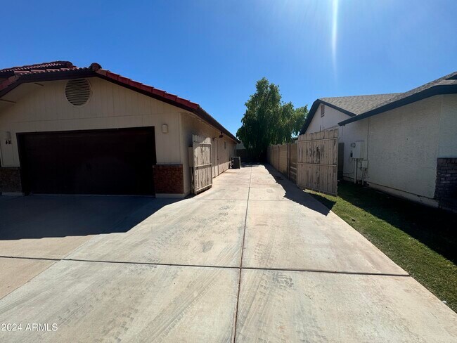 Foto del edificio - 491 E San Pedro Ave