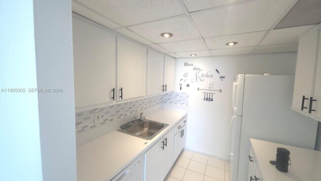 Foto del edificio - 2350 NE 135th St