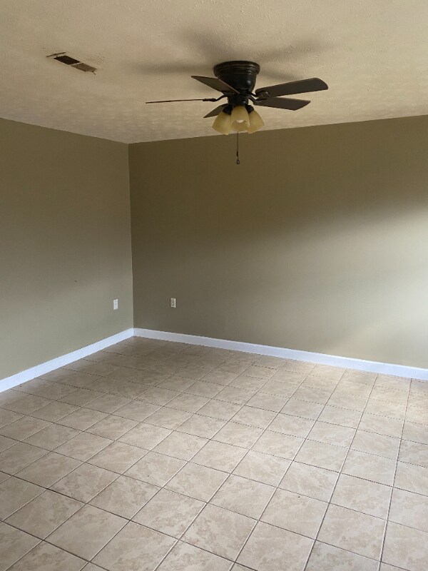 Foto principal - 1001 Kiser Blvd