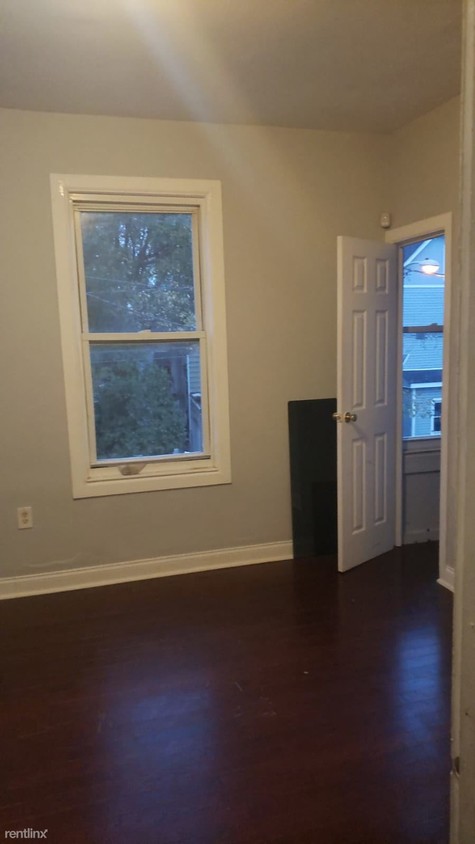Building Photo - 3 br, 1 bath  - 382 S 10th St