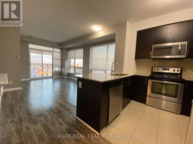 Photo du bâtiment - 840-840 Queens Plate Dr