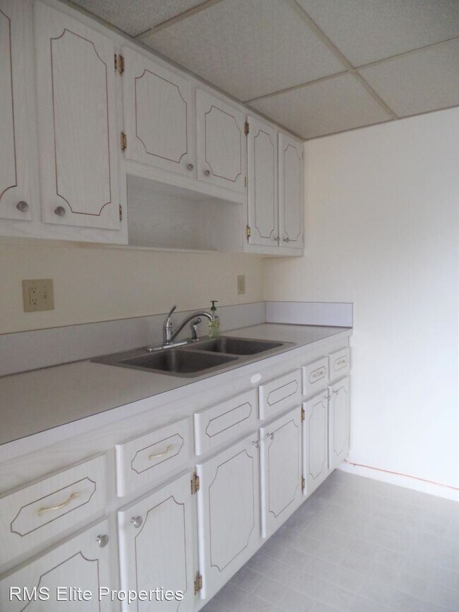 Building Photo - 2 br, 1 bath House - 327 34th Ave N #302