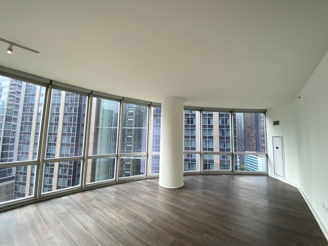 Foto del edificio - 455 N Park Dr