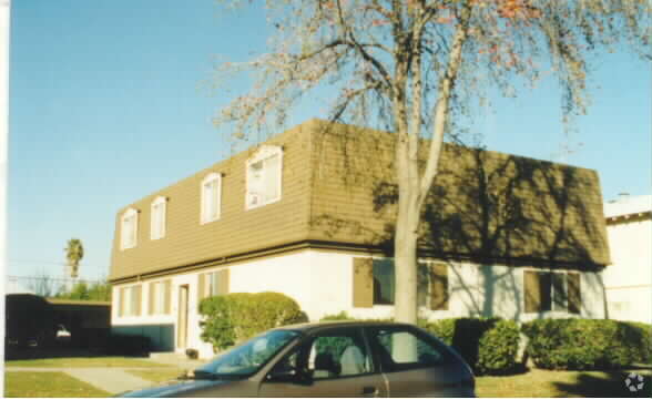 Building Photo - 1709 Ross Cor