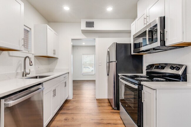 Foto del edificio - McILVAINE DUPLEX