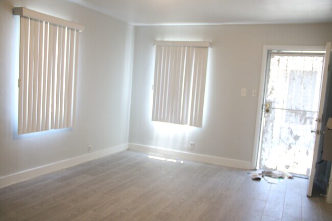 Building Photo - 9808 Compton Ave