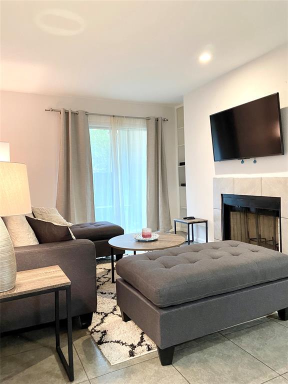 Building Photo - 1860 White Oak Dr