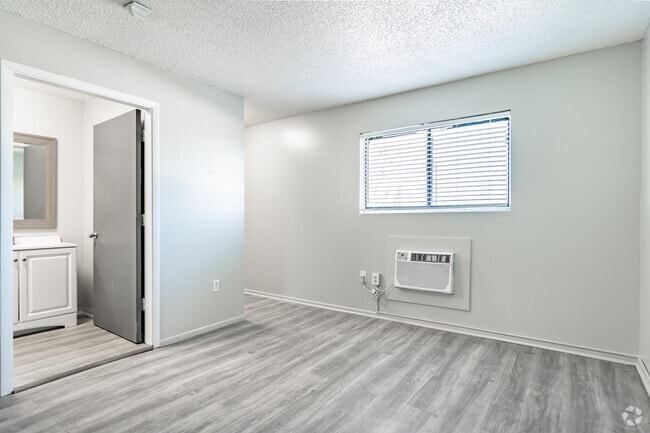 1BD, 1BA - 600SF - Bedroom - Seminole Vista - Park Portfolio