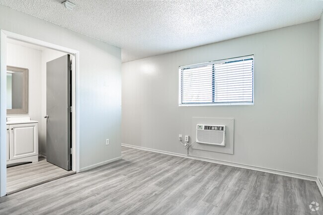 1HAB, 1BA - 600SF - Dormitorio - Seminole Vista