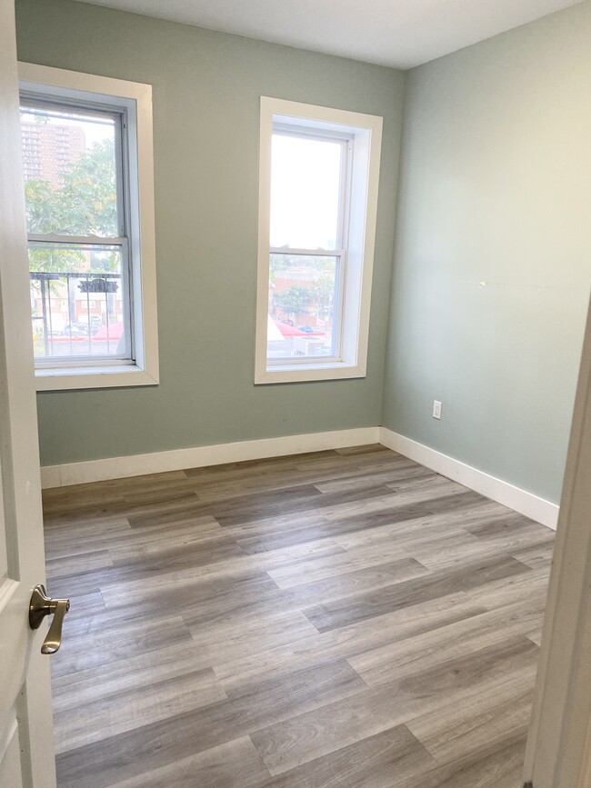 Building Photo - 235 58th St