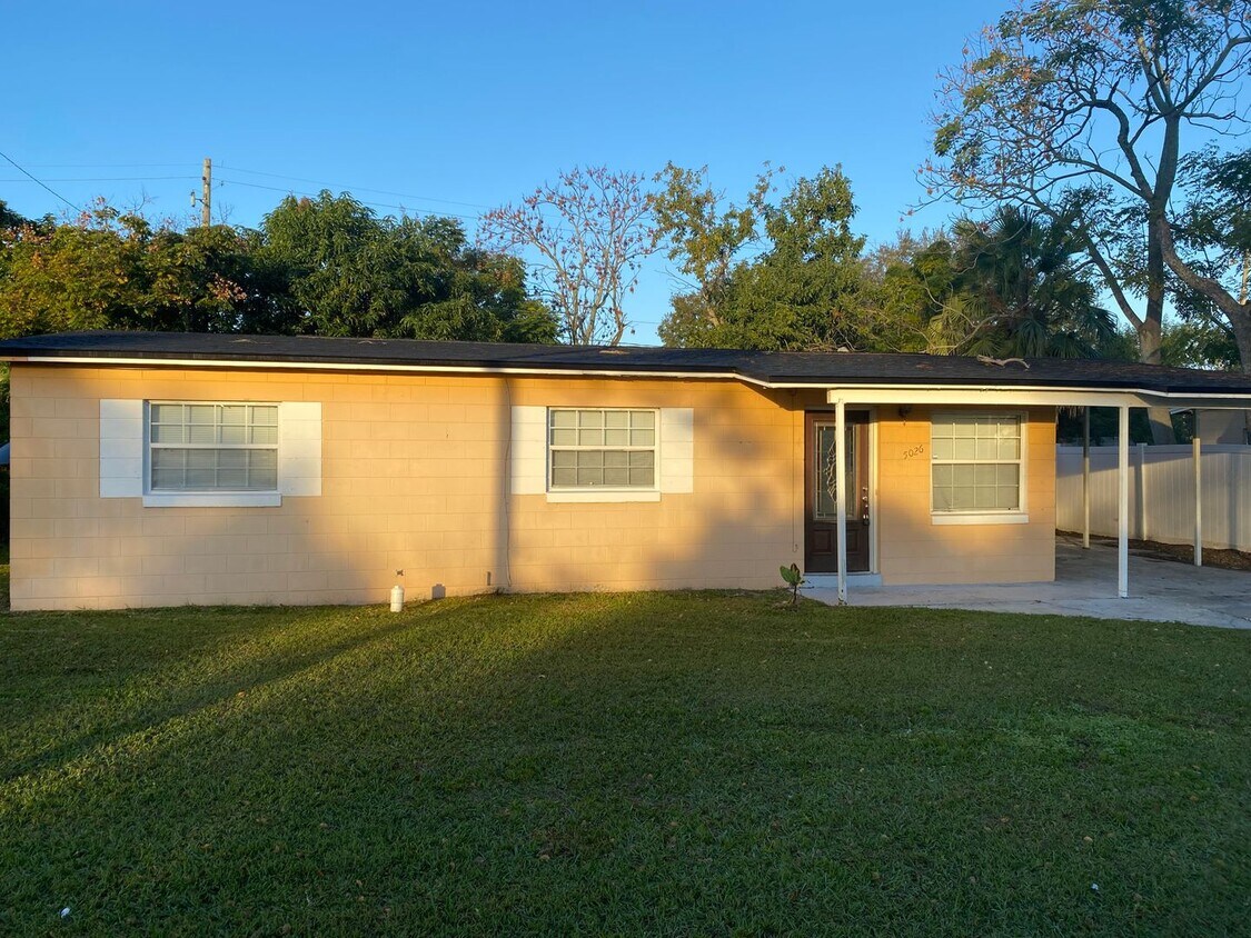 Primary Photo - Charming 3 Bedroom 1 Bathroom House!