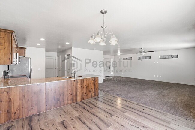 Foto del edificio - 1738 W 1210 S St