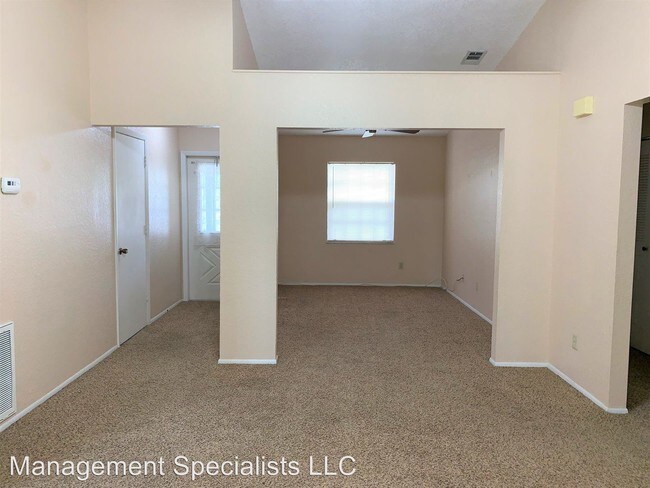 Building Photo - 2241 SE Breckenridge Cir