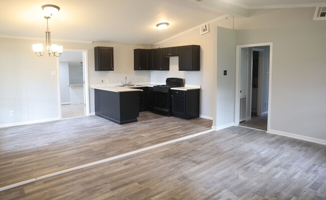 Building Photo - Single Family Residence
