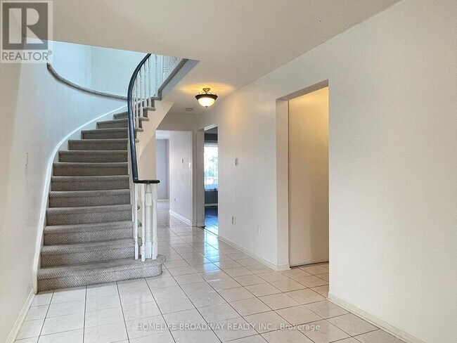 Building Photo - 55 Coldstream Crescent