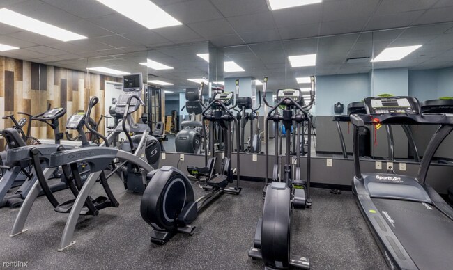 Foto del edificio - 1 br, 1 bath  - 310 E 86th St W