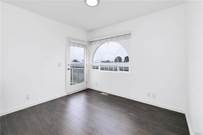 Foto del edificio - 1727 Golden Ave